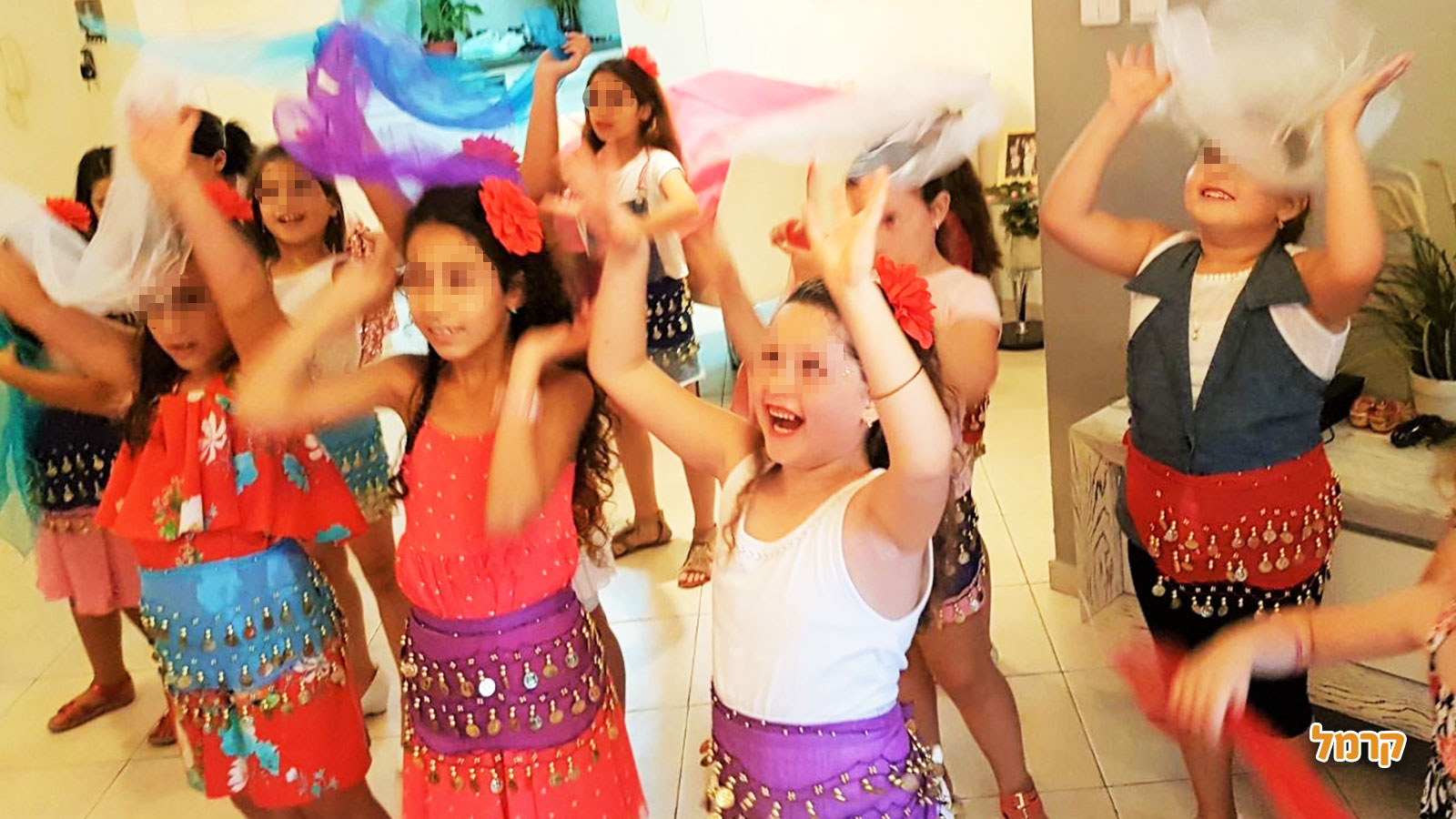 רוקדות עם רוני - 073-7025425