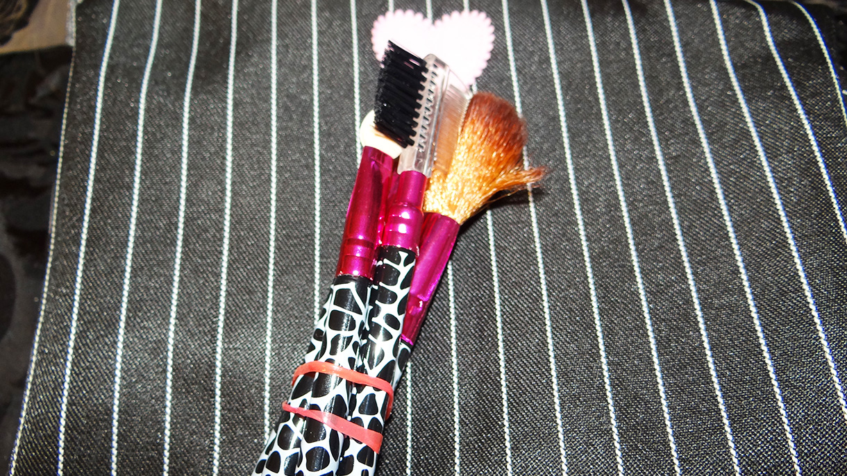 אבקת פיות - סדנת איפור - 073-7027612