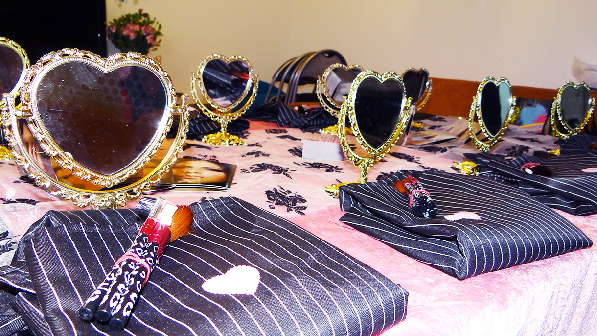 אבקת פיות - סדנת איפור - 073-7027612