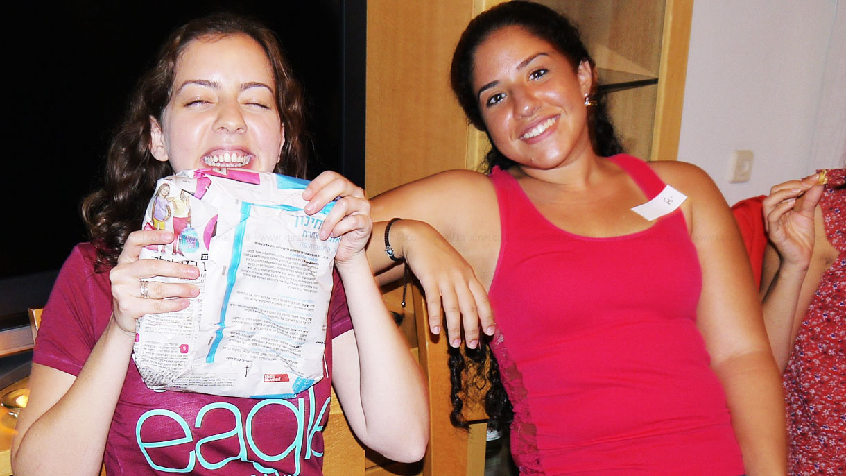 69 גוונים של אדום - 073-7027554