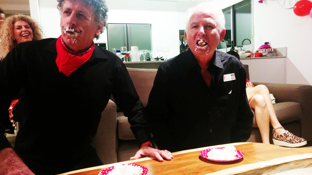 69 גוונים של אדום - 073-7027554