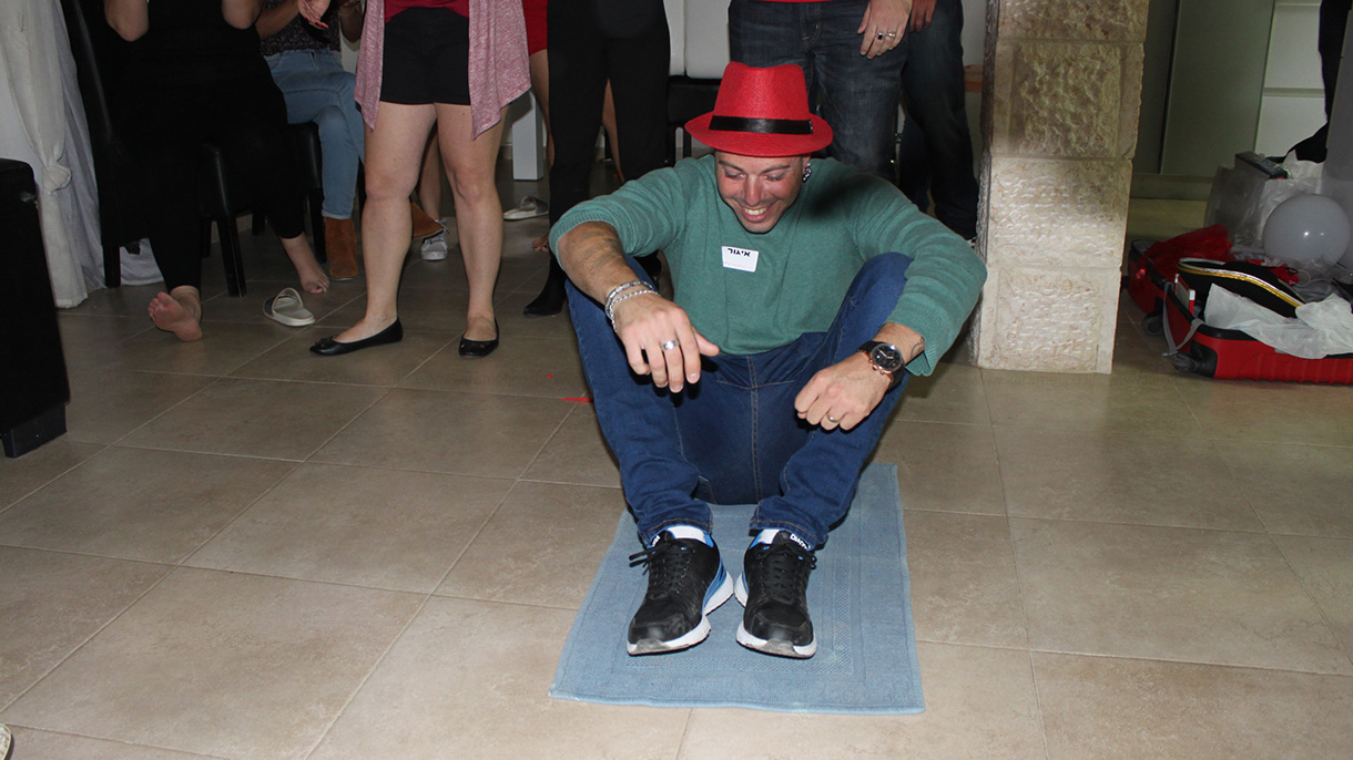 69 גוונים של אדום - 073-7027554