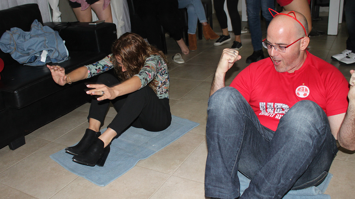 69 גוונים של אדום - 073-7027554