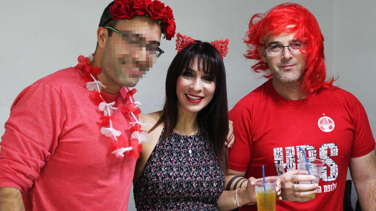 69 גוונים של אדום - 073-7027554