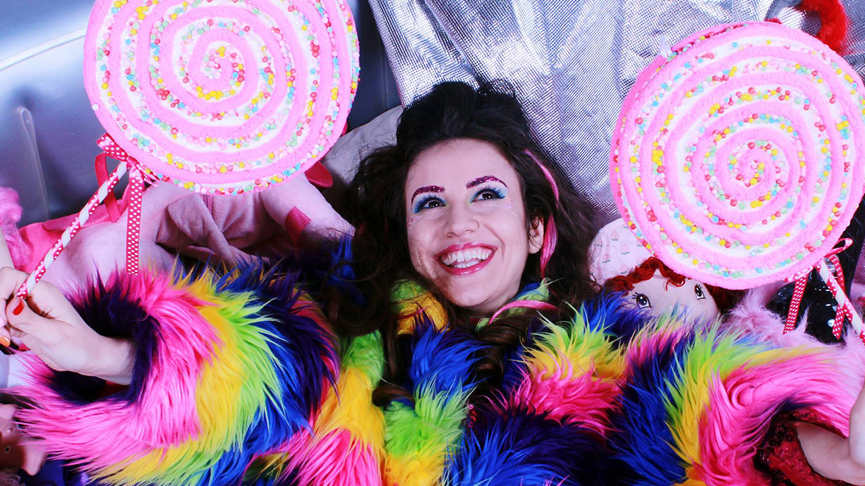 אלמוג שור במופע סטנדאפ - 073-7842858