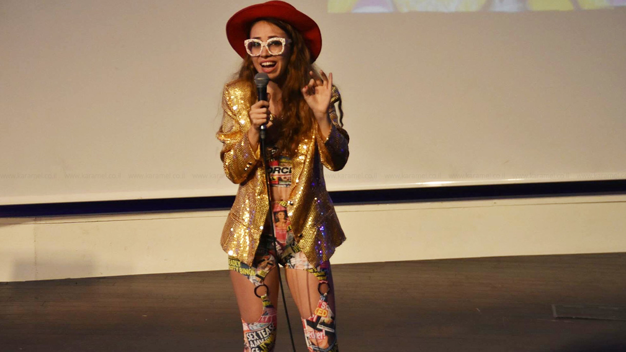 אלמוג שור במופע סטנדאפ - 073-7842858