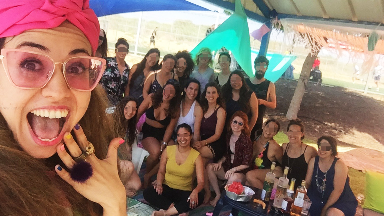 אלמוג שור במופע סטנדאפ - 073-7842858