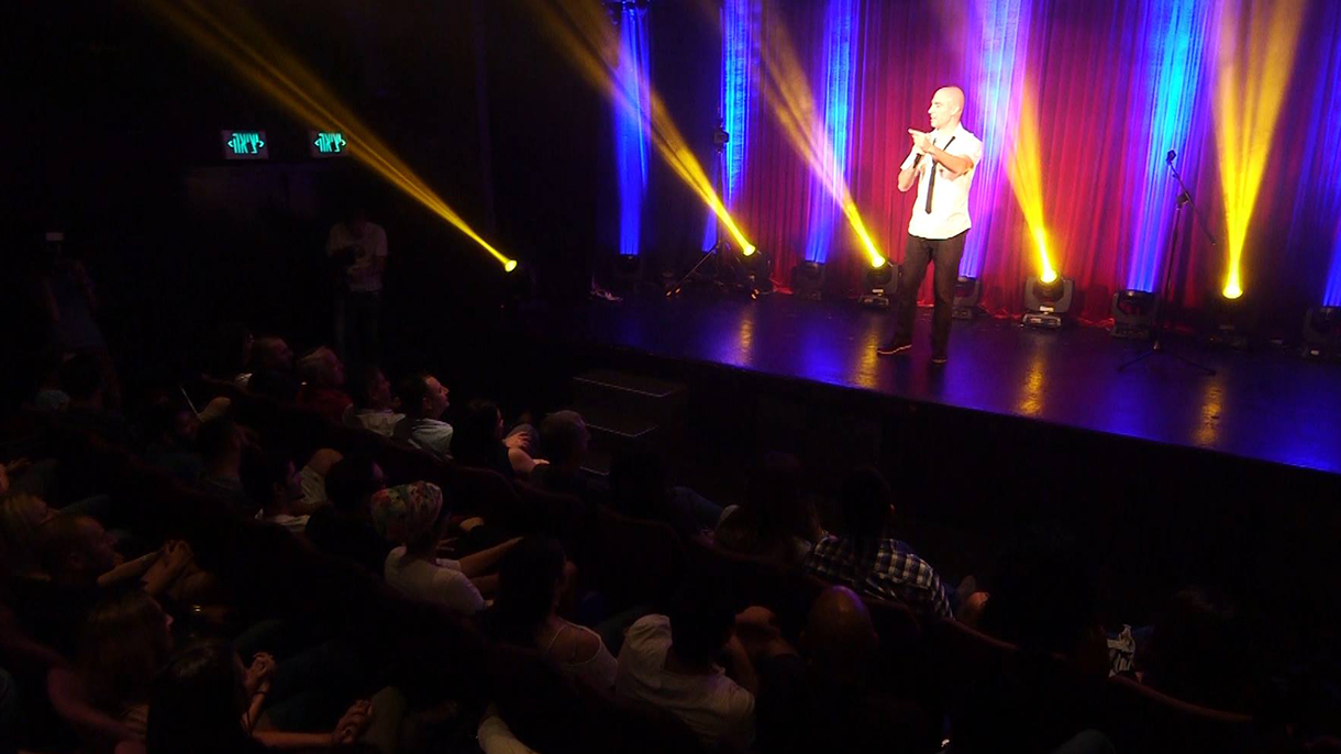 מוטי אהרונוביץ' - מצחיק בטירוף - 073-7837708