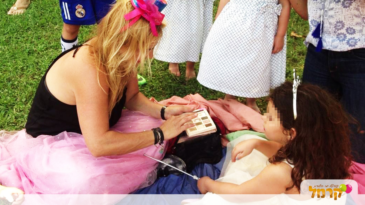 גלית הליצנית - 073-7837600