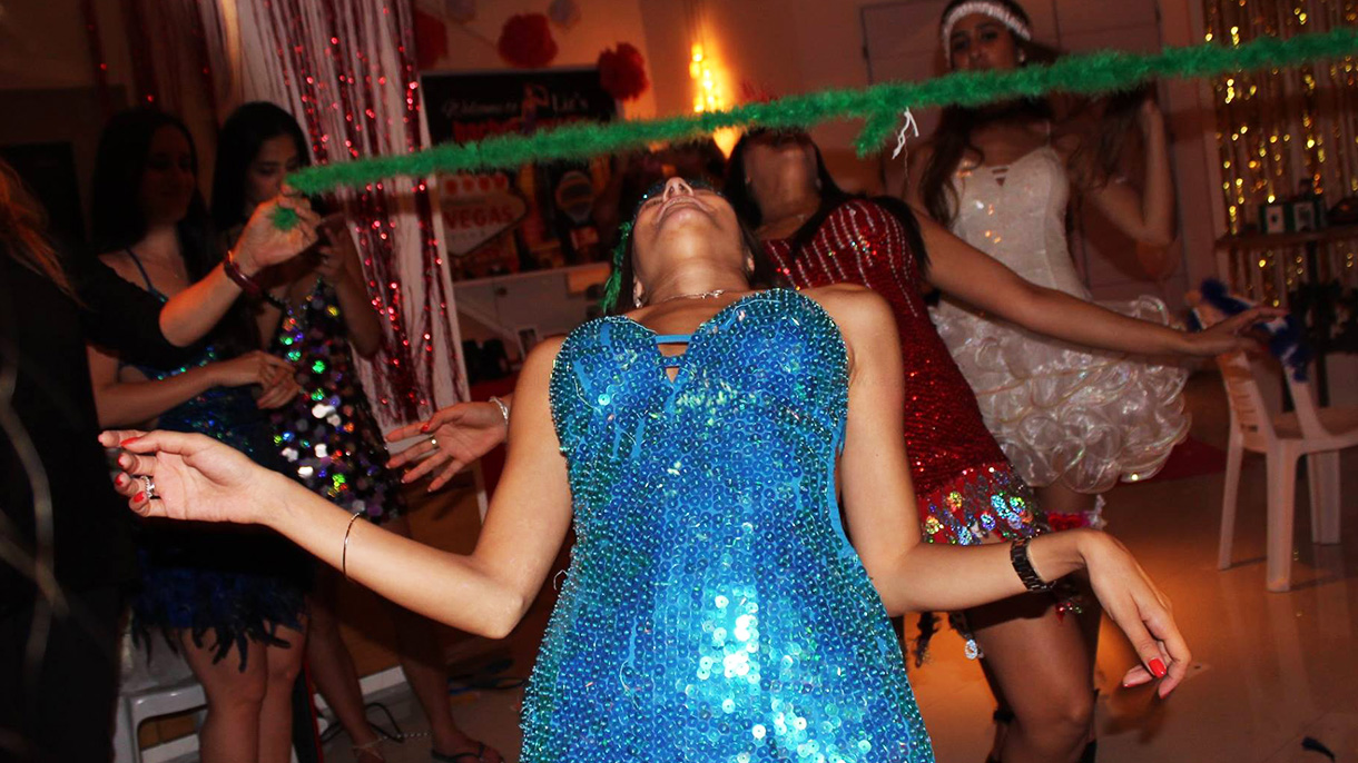 סטריפדאנס עם ענבר - 073-7829424