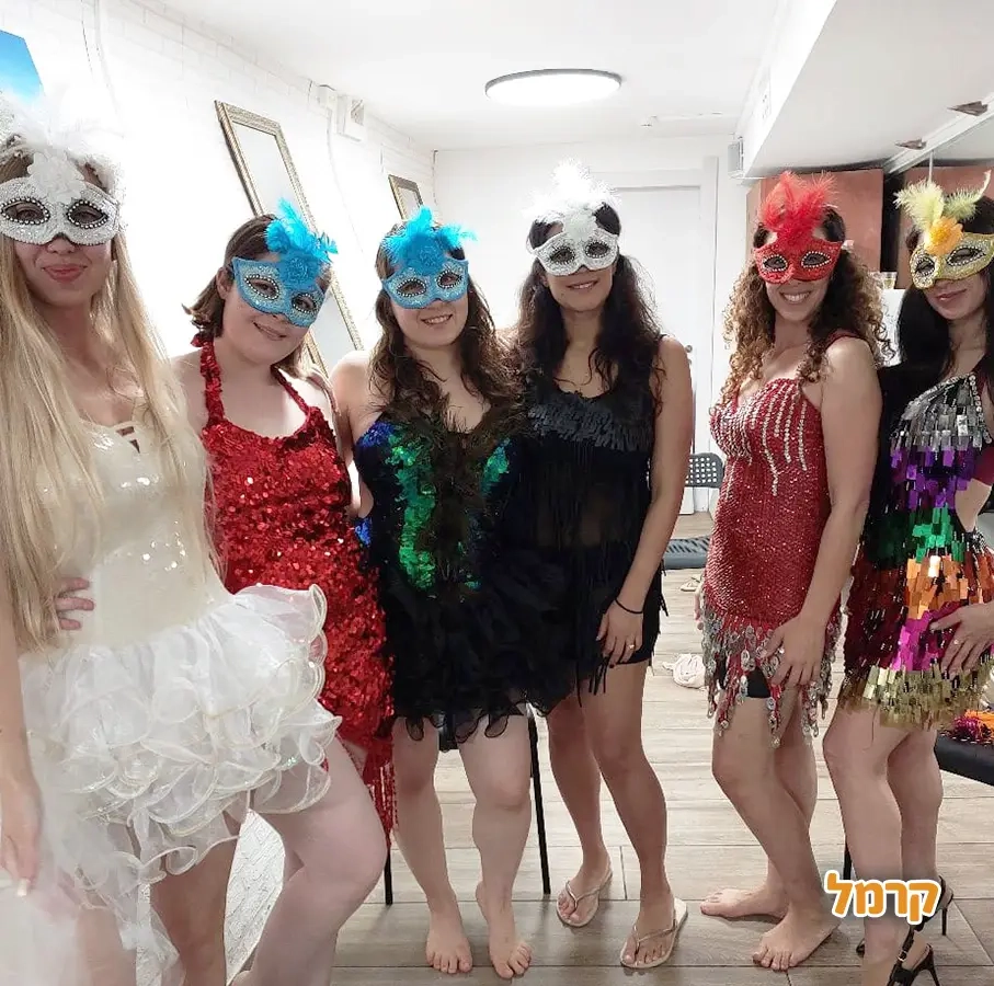 סטריפדאנס עם ענבר - 073-7829424