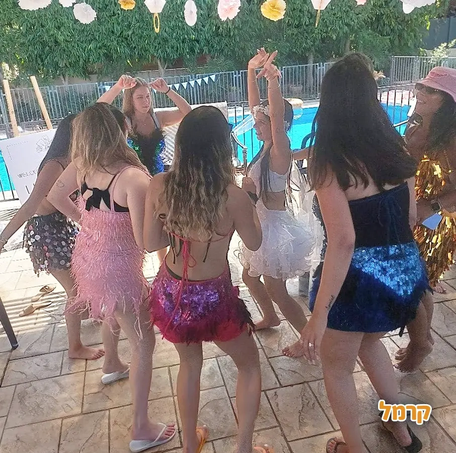 סטריפדאנס עם ענבר - 073-7829424
