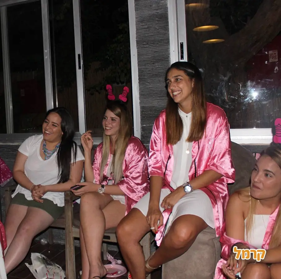 סטריפדאנס עם ענבר - 073-7829424