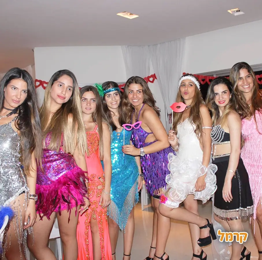 סטריפדאנס עם ענבר - 073-7829424