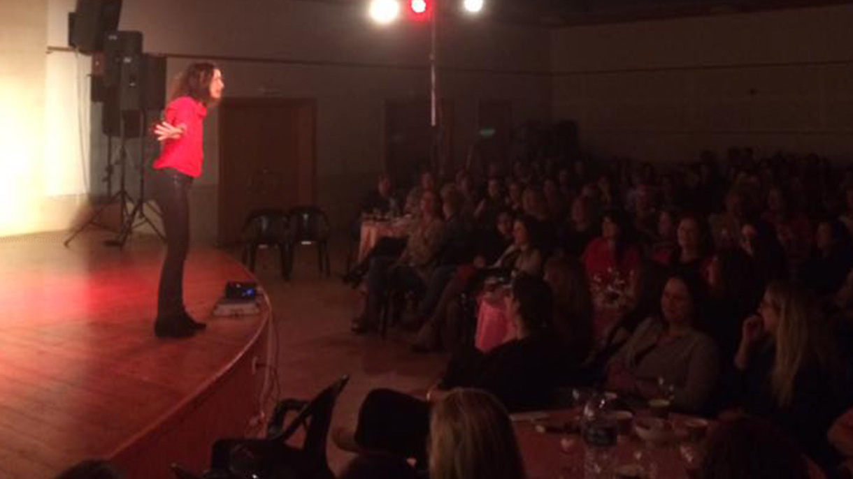 סיגל כהנא  - סטנדאפ תוסס - 073-7598806