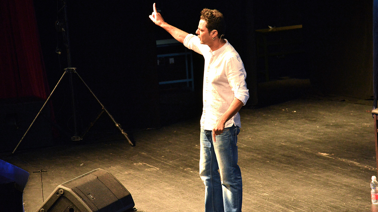 שוקי דוד - המומחה בסטנדאפ - 073-7838186