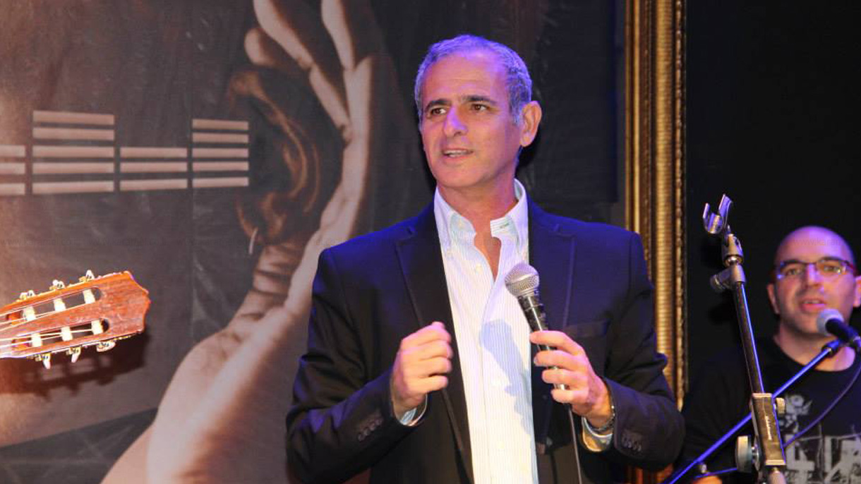 סטנד אפ בהתאמה אישית - 073-7756869