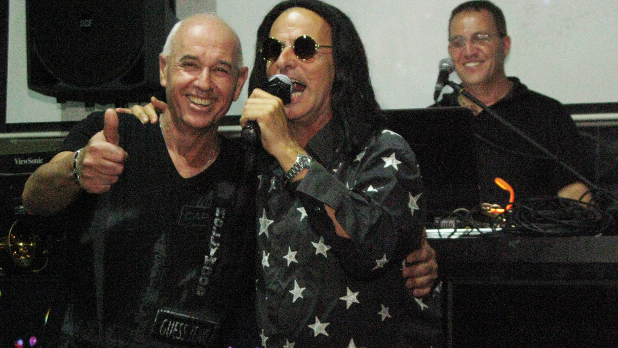 סטנד אפ בהתאמה אישית - 073-7756869