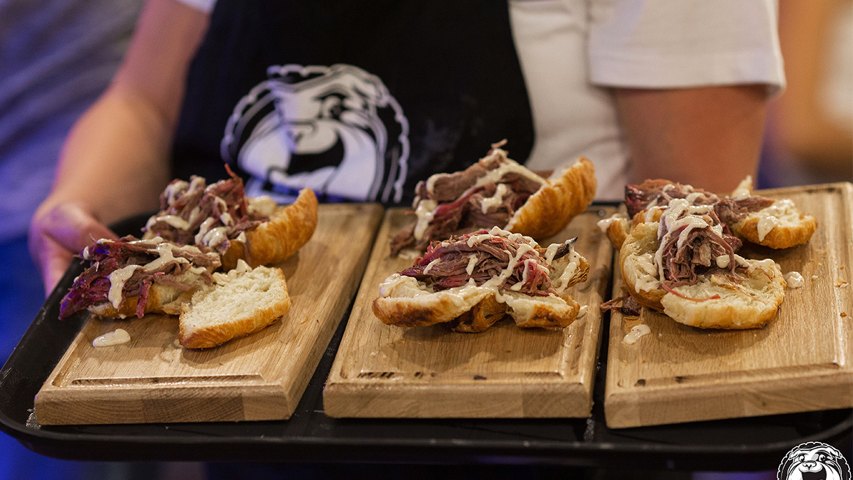 בולדוג פוד טראק - 073-7024515