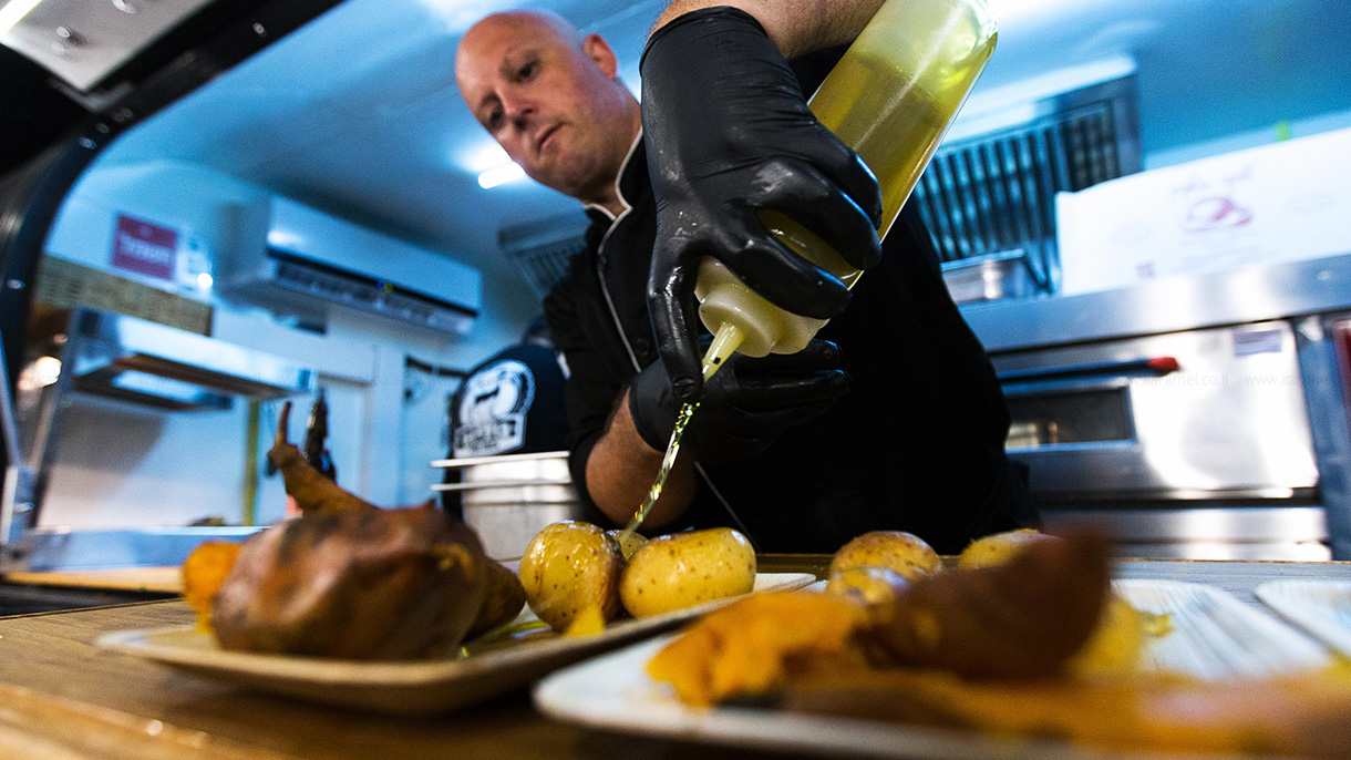 בולדוג פוד טראק - 073-7024515