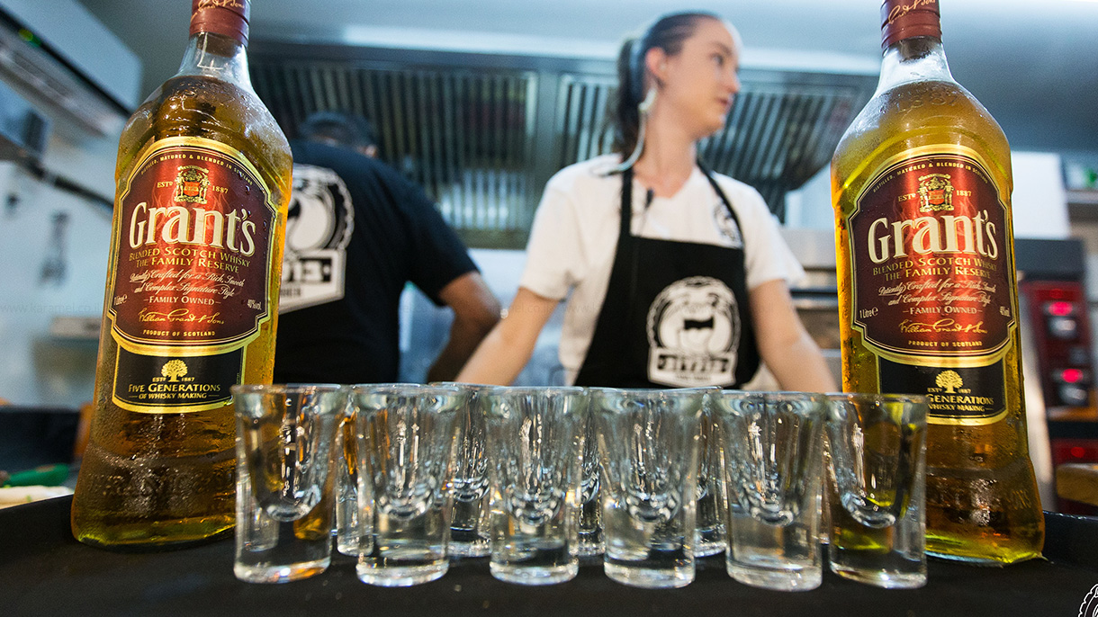 בולדוג פוד טראק - 073-7024515