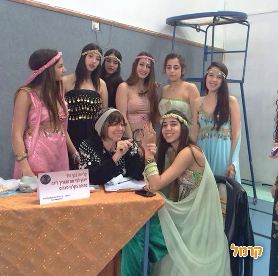 רבקה - נומרולוגית בכירה וקוראת בכף היד - 073-7026453