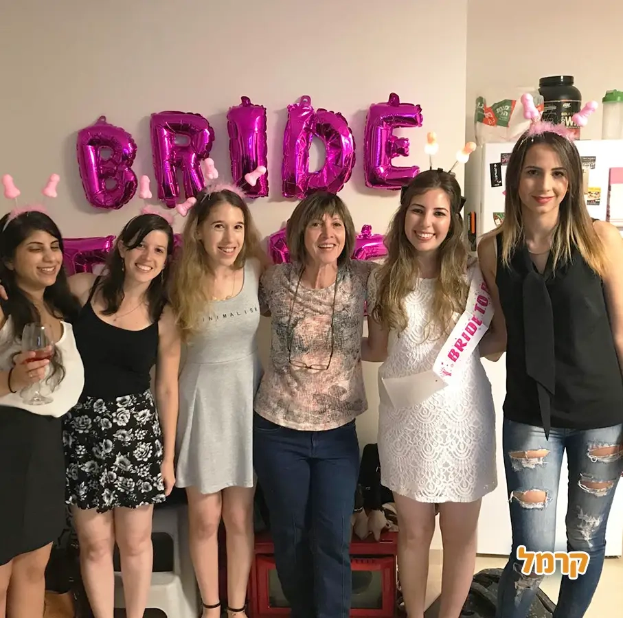 רבקה - נומרולוגית בכירה וקוראת בכף היד - 073-7026453