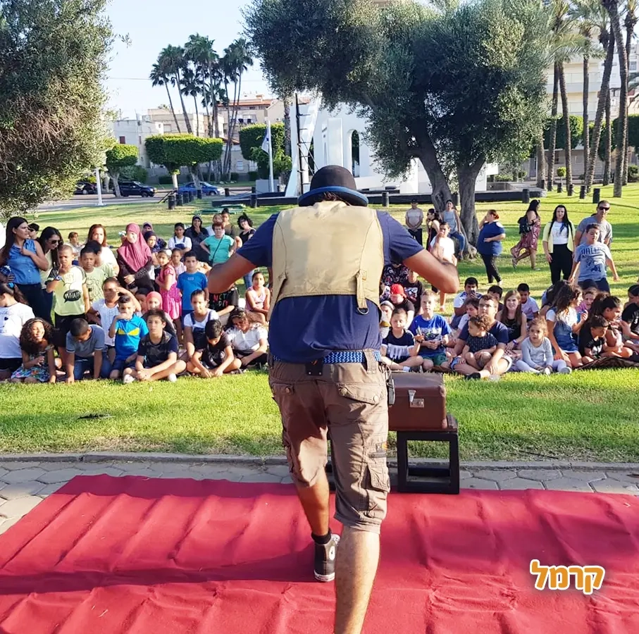 המופע של מורנו - חגיגת להטוטים  - 073-7590492