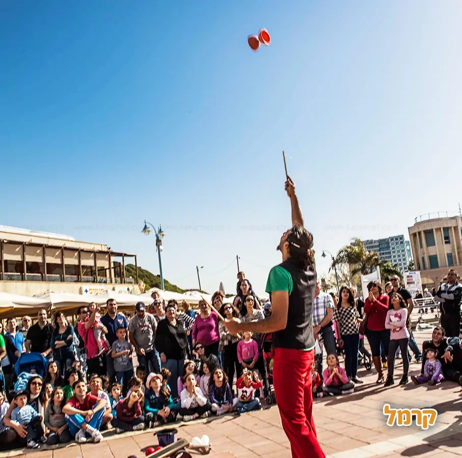 המופע של מורנו - חגיגת להטוטים  - 073-7590492