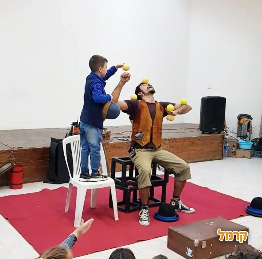 המופע של מורנו - חגיגת להטוטים  - 073-7590492