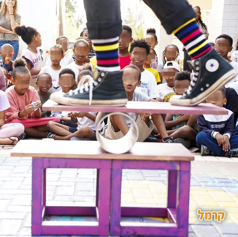 המופע של מורנו - חגיגת להטוטים  - 073-7590492