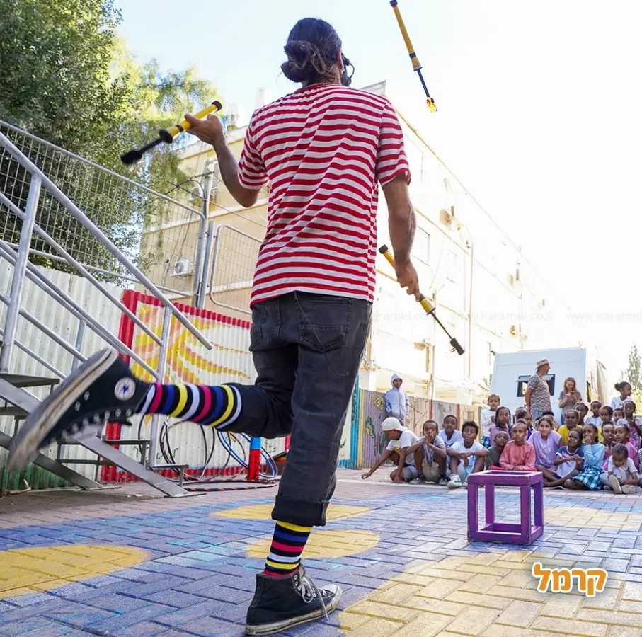 המופע של מורנו - חגיגת להטוטים  - 073-7590492