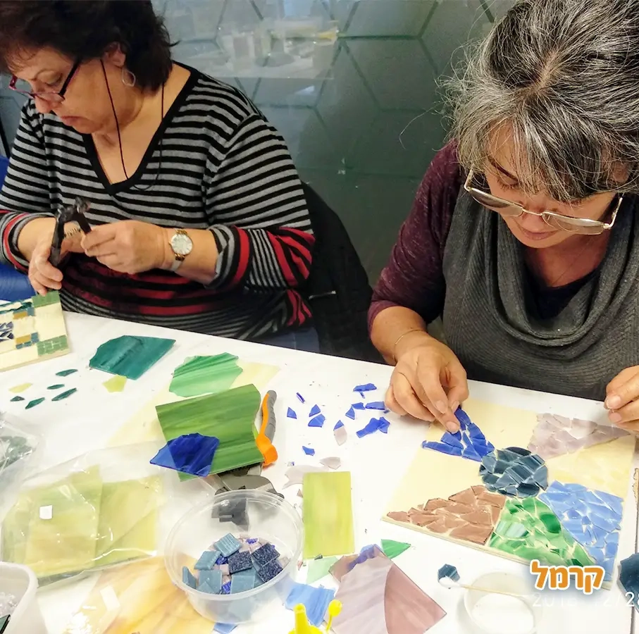 טל וחומר - סדנאות יצירה חוויתיות - 073-7026353