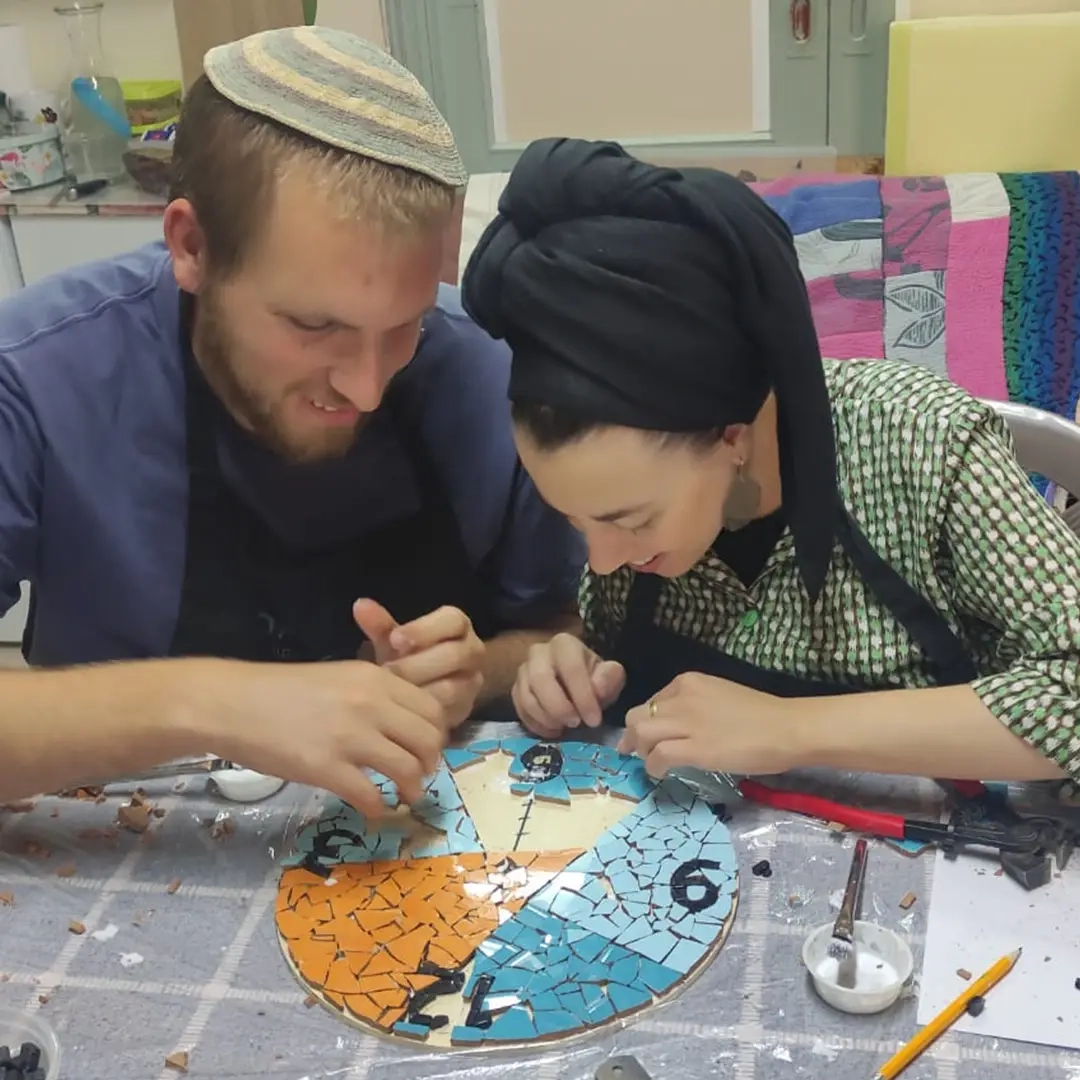 טל וחומר - סדנאות יצירה חוויתיות - 073-7026353