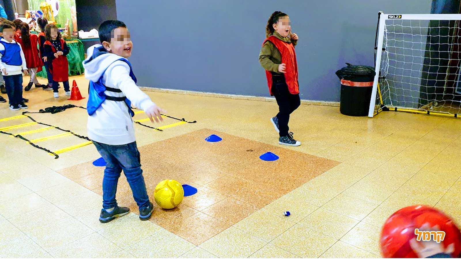 כדורגל עם שחקן מהליגה הלאומית - 073-7025439