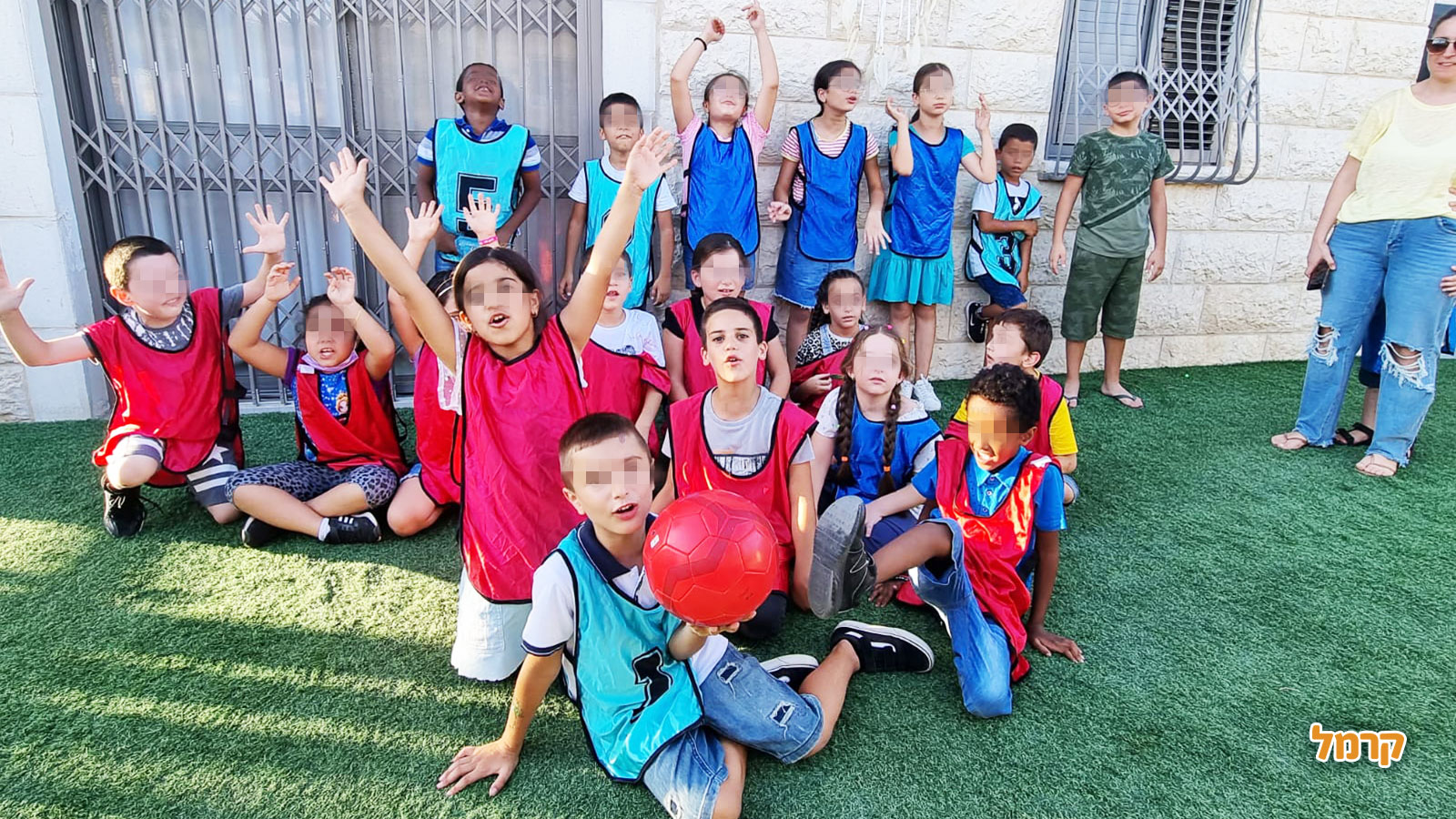 כדורגל עם שחקן מהליגה הלאומית - 073-7025439