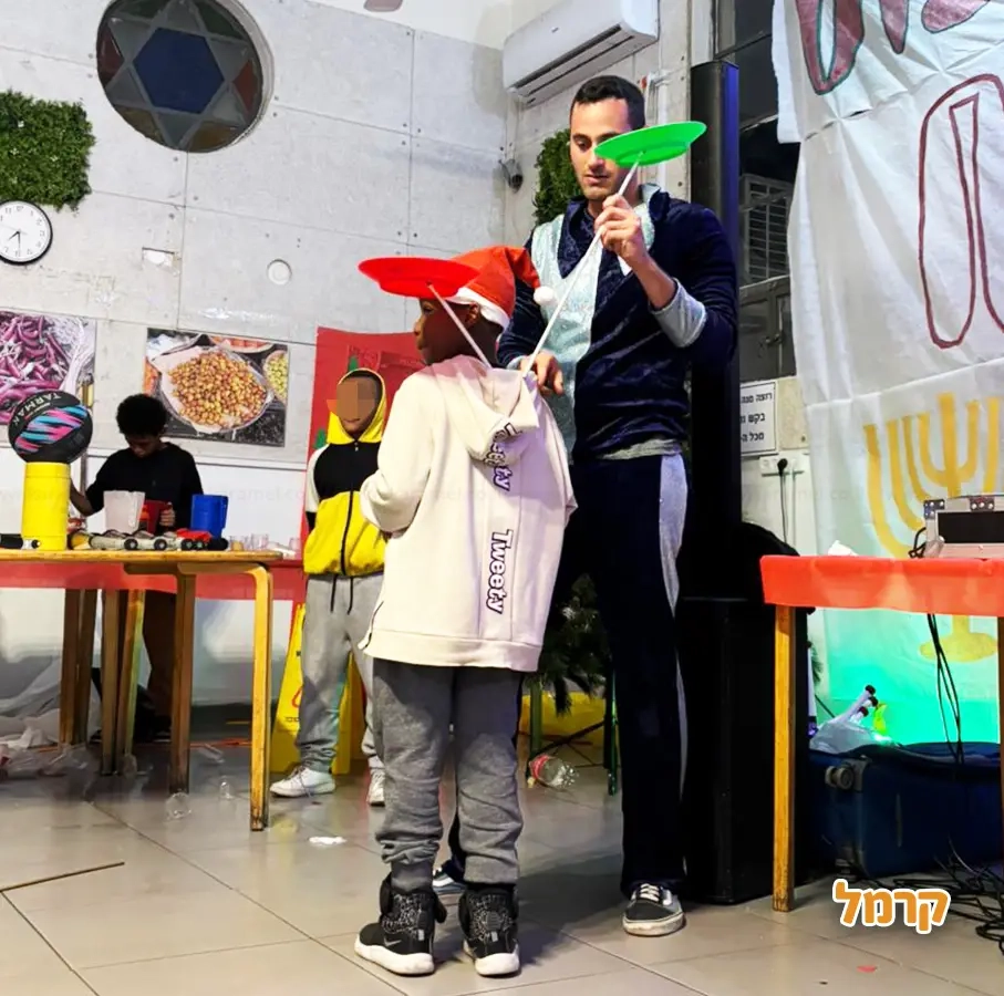 שמואל הלהטוטן - 073-7840285