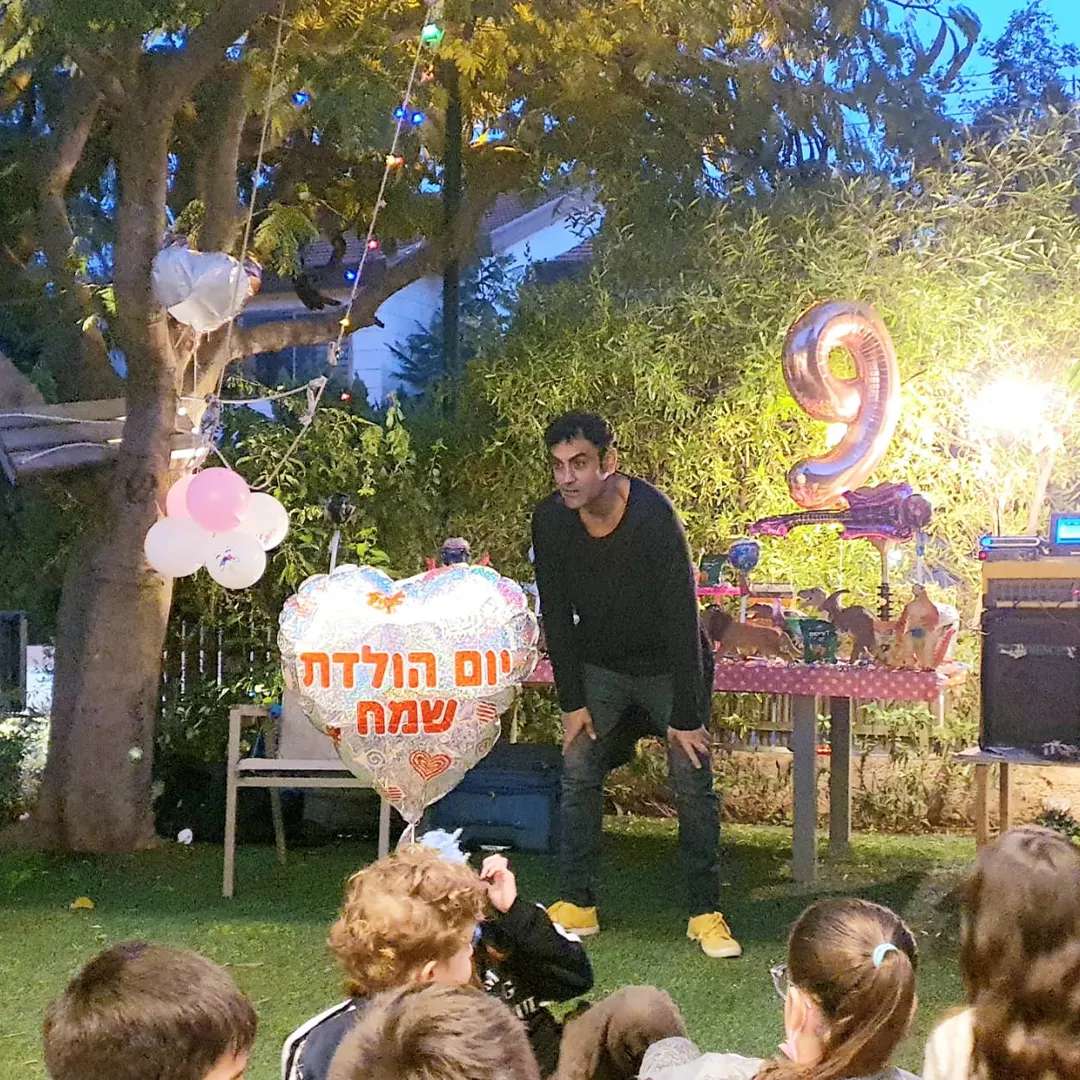 יובלדת - סטנדאפ וקיוסק הממתקים
